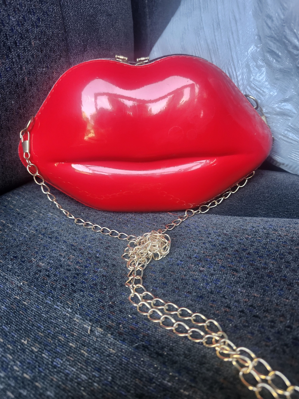 Red Lip-Shaped Crossbody Bag with Gold Chain